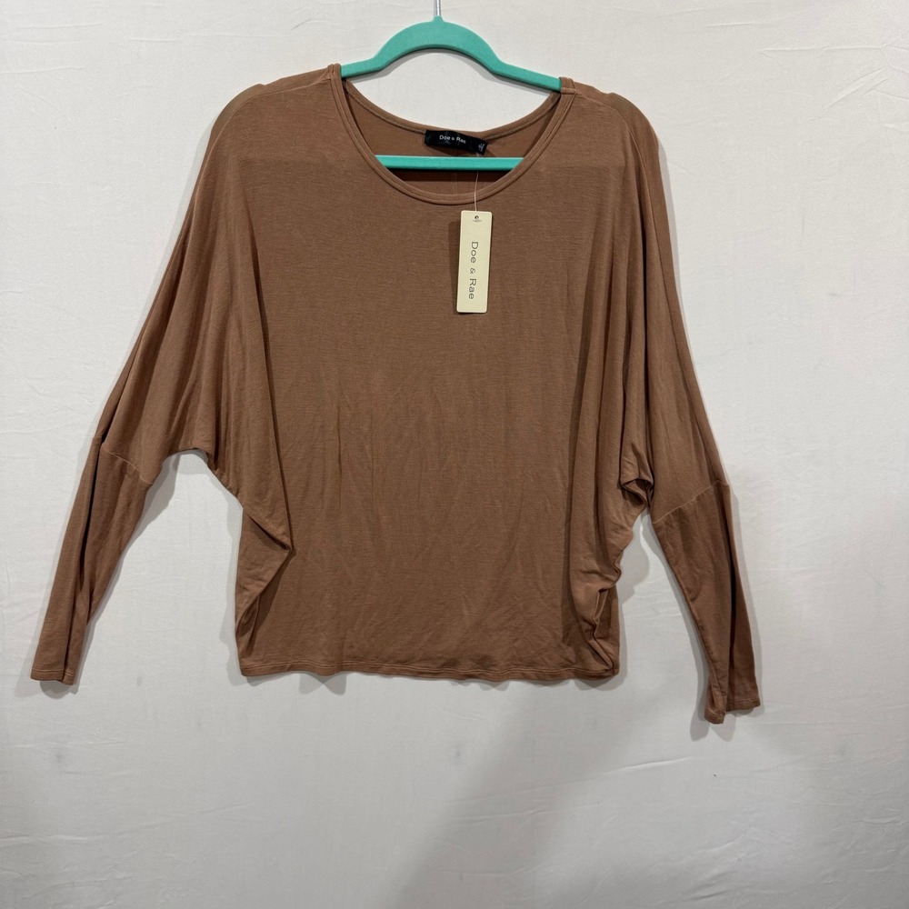 Doe & Rae Womens Camel Brown Batwing Long Sleeve Top Crew Neck Small NWT
